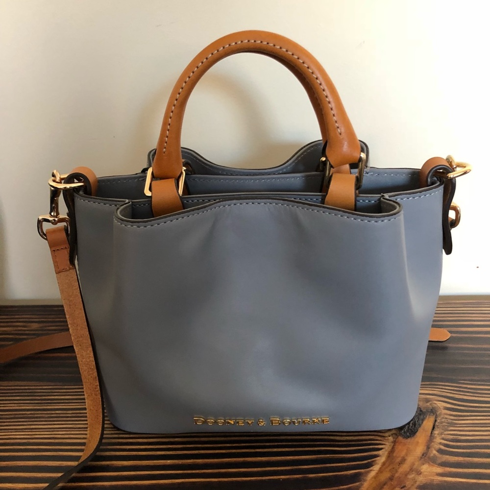 🌸Dooney & Bourke City Mini Barlow🌸